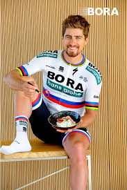 Sagan, memleketindeki küçük bir yerel kulüp olan cyklistický spolok žilina'ya katıldığında dokuz yaşında bisiklete binmeye başladı. Peter Sagan Lycra Men Sagan Professional Cycling