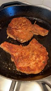 Fried Pork Chops Video In 2020 Pan Fried Pork Chops Fried Pork Chops Fried Pork Chop Recipes
