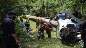 Jatuhnya pesawat helikopter milik tni angkatan darat di sleman, yogyakarta, pada jumat (08/07) sore menewaskan tiga orang, tiga orang helikopter terakhir kali melakukan kontak dengan tower pada 15.14 wib, dua menit kemudian hilang kontak dan pada 15.20 wib helikopter jatuh menimpa. Kumpulan Berita Helikopter Jatuh Sebelum Jatuh Helikopter Robinson R44 Berputar 3 Kali Di Atas Danau Buperta Depok