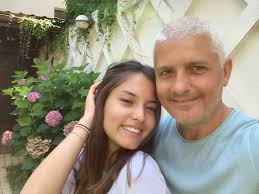 Cu toate acestea, vedeta posteaza fara nicio retinere pe pagina personala de facebook imagini in care apare fara niciun strop. Virgil Ianu S Daughter Became A Model At The Age Of 15 Collecting Pictures With Andreea Raicu