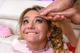 ▷ Mia Kay in Hookup Hotshot: Sex Technology (Photo 15) | Evil Angel