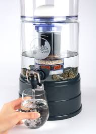 Wassertrinken Wie Aus Einer Bergquelle Wasserfilter Trinkwasser Entsafter