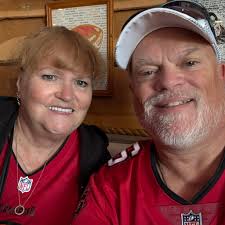 Control of a 20-foot pontoon with a 25 or 30 hp outboard