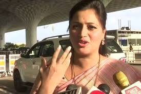 She discontinued her studies after 12th and. Navneet Kaur Only Actress To Be Mp From Maharashtra India News India Tv