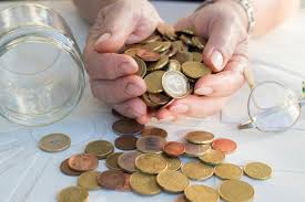 „obligă pârâta la plata către reclamant a sumei reprezentând diferenţa dintre pensia achitată reclamantului începând cu data de (.).2017 şi pensia revizuită, sumă. Casa De Pensii A Publicat Datele Cine Are Pensia Mai MicÄƒ DupÄƒ Recalculare LoviturÄƒ FÄƒrÄƒ Precedent Capital