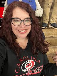 Hey im looking for friends! Some things I enjoy doing is oracle card  readings, giving advice, watching food videos, and piercing and tattoo  fails by Roly, jamming out to music, etc I