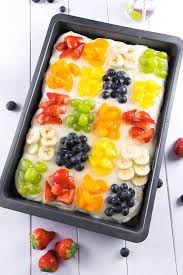Ein Kuchen Fur Den Sommer Obstsalat Blechkuchen Mit Zucchini Boden Unalife Sommer Obstsalat Blechkuchen Mit Obst Blechkuchen