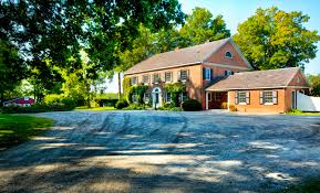 Charlotte contemporary on 5 acres with views. High Acres Farm Rentals