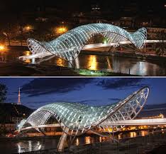 Ponte Da Paz Sobre O Rio Kura Tbilisi Republica Da Georgia Bridge Design Futuristic Architecture Canopy Design