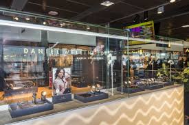 Kia ora e te whānau, we're back to the masks this week. Hamburg Airport Showcases New Daniel Wellington Pop Up Global Travel Shopping Guide Hamburg Airport Global Travel Shopping Guide
