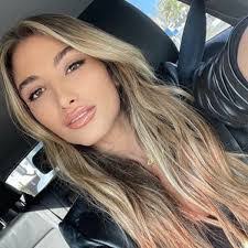 Melissa Tignor's Instagram, Twitter & Facebook