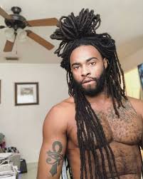 Instead of battling male pattern baldness with medication or the final result can fix a receding hairline, fill in areas of thinning hair, provide a thicker hairstyle, and cover scarring or skin diseases. 67 Cool Hairstyles For Black Men With Long Hair Fashion Hombre