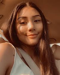 Bella Robbins's Instagram, Twitter & Facebook