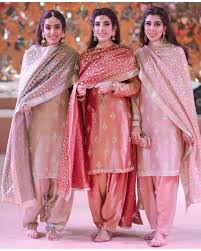 Kurta Shalwar And Flats For The Win My Personal Favourite Look If Only Mehndi Was Pakistani Fancy Dresses Pakistani Fashion Casual Pakistani Wedding Outfits