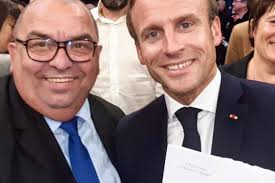 Voici le bus mené à la cravache par un chauffeur bien particulier. Soutenu Par Le President Emmanuel Macron Le Bus Des Seniors Est Stoppe Par Le Prefet Du Lot Actu Lot