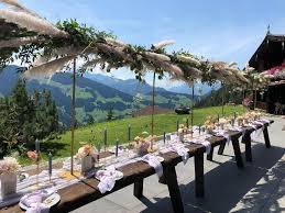 Bergen ist in der lage sowohl den fans des aktivurlaubs und der natur, nachtschwärmern und denjenigen, die im urlaub shoppen wollen, etwas zu bieten. Hochzeit In Den Bergen 7 Platze Zum Heiraten In Den Bergen