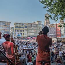 Kulturen på p1 er programmet, der oplever kulturen med både hjerte og hjerne og åbner døre til begejstring, indsigt og eftertanke. Sommerfestival Der Kulturen Forum Der Kulturen Stuttgart E V
