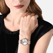 Each piece is an iconic fashion statement, thanks to the combination of traditional watch design with contemporary trends, and are available in gold, silver and rose, with accents of glossy black and muted grey. Emporio Armani Ar11059 Women S Watch 32mm Rose Gold Stainless Steel 723763259286 Ebay