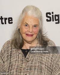 Lois Garner's Instagram, Twitter & Facebook