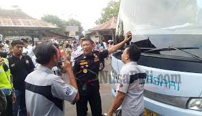 Gta 5 license key free : Nusabali Com Kaca Bus Pecah Po Puspasari Di Warning