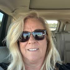 What are some finger dessert ideas for a group of 10 people?