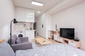A common theme in korean interior design is the use of light wood furniture or accents like ceiling structures. 10sec To Gangnam Station Robin S House 3st Apartments Zur Miete In Gangnam Gu Apartemen Kecil Desain Interior Dekorasi Rumah