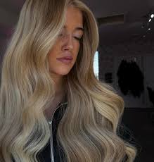 Tuesday mornings in the salon ✨