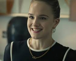 harper stern in a sezane sweater = wolf in sheep's clothing