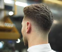 Es un estilo de corte fresco y acorde de los años. Low Fade Mid Fade Low Fade Drake Haircut Novocom Top