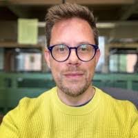 Ellie Moe's Instagram, Twitter & Facebook