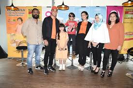 Strawberi & karipap series tok abah puasa datang lagi elly & epit (siri 2) strawberi & karipap series (musim 2) 2015 karipap cinta telefilem. Hisyam Hamid Fouziah Ghous Dalam Strawberi Karipap Musim Ke 3 Sensasi Selebriti