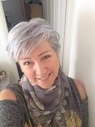 Frisuren 2020 Hochzeitsfrisuren Nageldesign 2020 Kurze Frisuren Short Hair Styles Hair Styles Beautiful Gray Hair