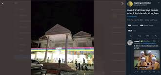 Di medsos, viral video diduga orang tua sedang memarahi kasir minimarket indomaret karena anaknya dilayani saat top up voucher game online rp 800 ribu. Viral Super Magnificent Minimarket Building Warganet Like Entering A Palace