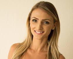 Sterling Silver potrójne serca kolczyk wspinaczy, małe usłyszeć kolczyki,  kolczyki po delicje Małe serce, minimalistyczne kolczyki