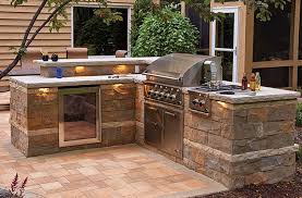 This Outdoor Kitchen Was Created Using The Brisa 6 Freestanding Wall System The Brisa Gi Outdoor Kitchen Design Layout Outdoor Kitchen Design Outdoor Kitchen