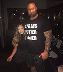 Par conséquent, elle a de plus en plus de nouvelles pensées et de fait, on dit que la réalité neurologique d'un homme est comme une montagne : Game Of Thrones Fr ×'×˜×•×•×™×˜×¨ Hafthor Julius Bjornsson La Montagne Et Sa Femme