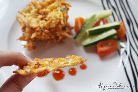 In a large bowl, mix the shredded, drained, and dried potatoes with the eggs, flour, salt, and pepper. Resepi Potato Fritters