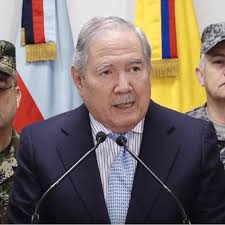 El ministro de defensa es la máxima autoridad del ministerio de defensa, el cual se encarga de la preparación, el desarrollo y ejecución de la política de defensa determinada por el gobierno, así como la gestión de la administración militar. Ministro De Defensa Guillermo Botero Mocion De Censura Radio Nacional De Colombia
