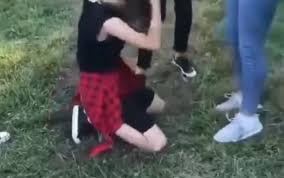 Sarbatorile ne bat la usa, chiar si in vreme de pandemie. Cine Le A Filmat Pe Cele 4 Adolescente Care Au BÄtut Èi Umilit O MinorÄ In Targu Jiu Stirileprotv Ro