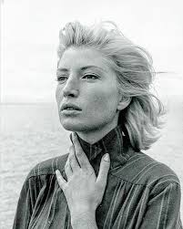 Unforgettable protagonist of the italian comedy, monica vitti she disappeared from the scene forced by a health problem: Fotocit On Instagram Monica Vitti Io Sono Una Che Crede Nel Sorriso Per Me Ridere E Una Necessita Salutare Classicmovies S Beauty Soul Portrait Monica