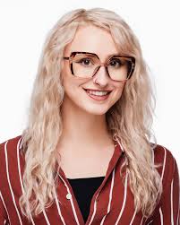 Introducing URBAN WAVES Exhibiting Artist SHAYLA NOLAN @shay.nolan.arts  💥💥 Shayla Nolan @shay.nolan.arts is a painter living and working out of  northern New Jersey. Educated formally at The College of New Jersey in