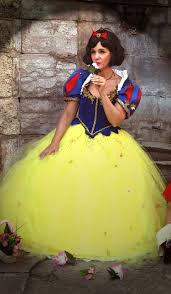 Comme blanche neige, tous les enfants, au cours de leur développement, doivent répéter l'histoire de. Juin 2017 Blanche Neige Costumes Urbains C U