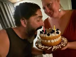 A COLUNA SOCIAL MAIS SALGADA DO SURF CAPIXABA ENVIA OS PARABÉNS E FELIZ  ANIVERSÁRIO COM MUITA SAÚDE PROSPERIDADE ALEGRIA E PAZ AO BROTHER George  Borges FERA DO SURF CAPIXABA, GRANDE AMIGO, CRIADO