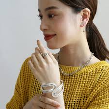 楽天市場】バングル ゴールド シルバー silver gold レディース ＼SNSで話題／ ヴィンテージ風マット加工 ダブルカーブバングル シンプル  おしゃれ 女性 大人 アクセ アクセサリー ギフト プレゼント 【□宅配便送料無料□】 : abaskdesign アバスクデザイン