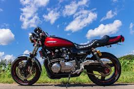 gravity of kawasakiさんはinstagramを利用しています スポーティーなビジュアルで真横からのアングルが映えるカワサキ ゼファー750と青空の下 ひまわり畑をツーリング 自分好みにカスタマイズしたバイクは より一層愛着が沸きそうですね こちらの素敵な