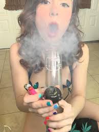 Weed Slut 420 Photoset - MFC Share 🌴