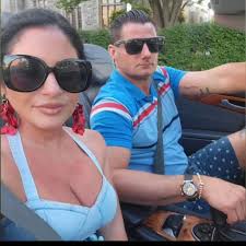 7 years ago (10/8/2017) this beautiful woman randomly walked into Franklin  while I was running my Sunday football account. Before this we chatted a  little via Facebook. When she unexpectedly entered the