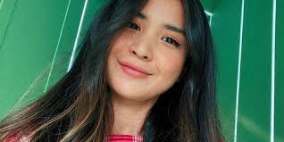 Potret Kompak Dahlia Poland dan Anak Ikut Lomba Mendongeng di Sekolah,  Sukses Bawa Pulang Piala Juara Satu