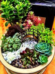 Small Fairy Garden Idea With Succulents And A Bridge Cute Fairygarden Succulents Bridge Simple Diy Indoor Mini Garden Succulents Diy Dish Garden