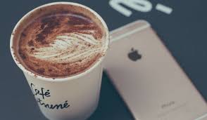 C Est Peut Etre A Cause Du Cafe Que Vous Buvez Que Vous Avez Des Boutons D Acne So Busy Girls